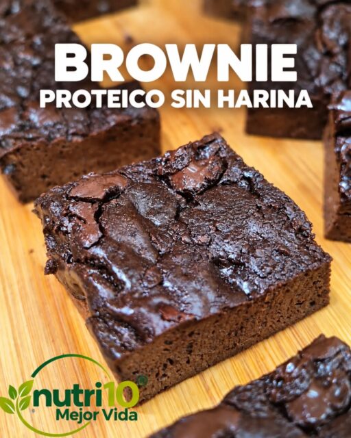 💫 BROWNIE PROTEICO SIN HARINA

🙌💯Es una receta fácil, húmeda, chocolatosa y nutritiva
para VOS que te queres cuidar, que tenés que controlar tu glucemia y que tenés que sumar Proteínas yy
QUERES comer algo Dulce diferente en la Merienda sin excederte en Carbohidratos.

 👩‍🍳Hice 2 opciones con leche en polvo y con proteína en polvo, podes usar lo que tengas o lo que necesites.

📖Porción sugerida para una merienda: ⅓ del budín
Aporte nutricional aproximado por porción:

🤎 Opción 1 – yogur griego + leche en polvo
170 kcal | 14,2 g proteínas | 13,5 g hidratos | 6,3 g grasas

🤎 Opción 2– yogur descremado + proteína en polvo 
138 kcal | 15,2 g proteínas | 7 g hidratos | 4,9 g grasas

💚 Espero que te guste y Comentá que leo lo que necesites👇

Lic.Verónica Contreras
Más  Nutrición consciente para elegir mejor

#brownieproteico#browniesinazúcar#brownieketo#browniesinharina#nutri10mejorvida